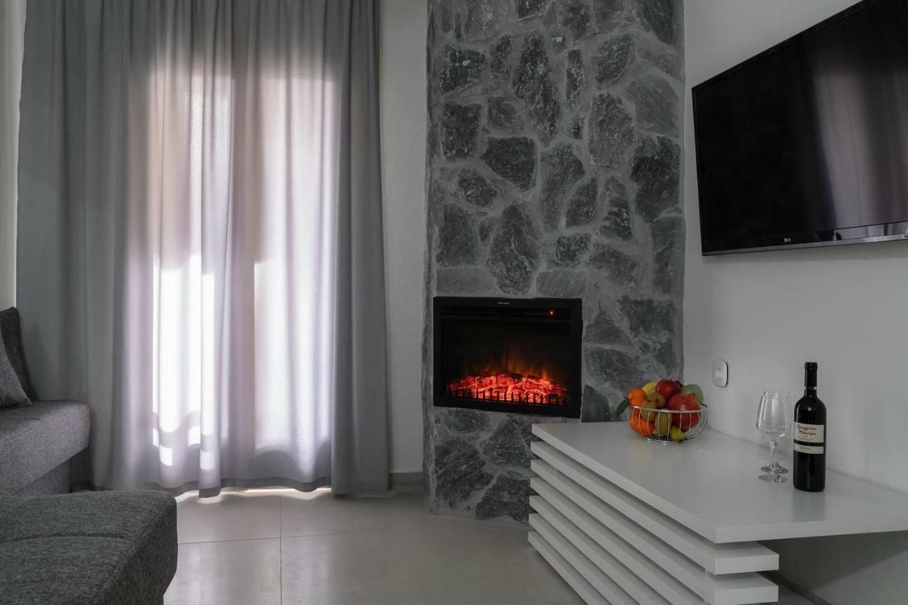 Elydaki Old Town Apartments Resmo Dış mekan fotoğraf